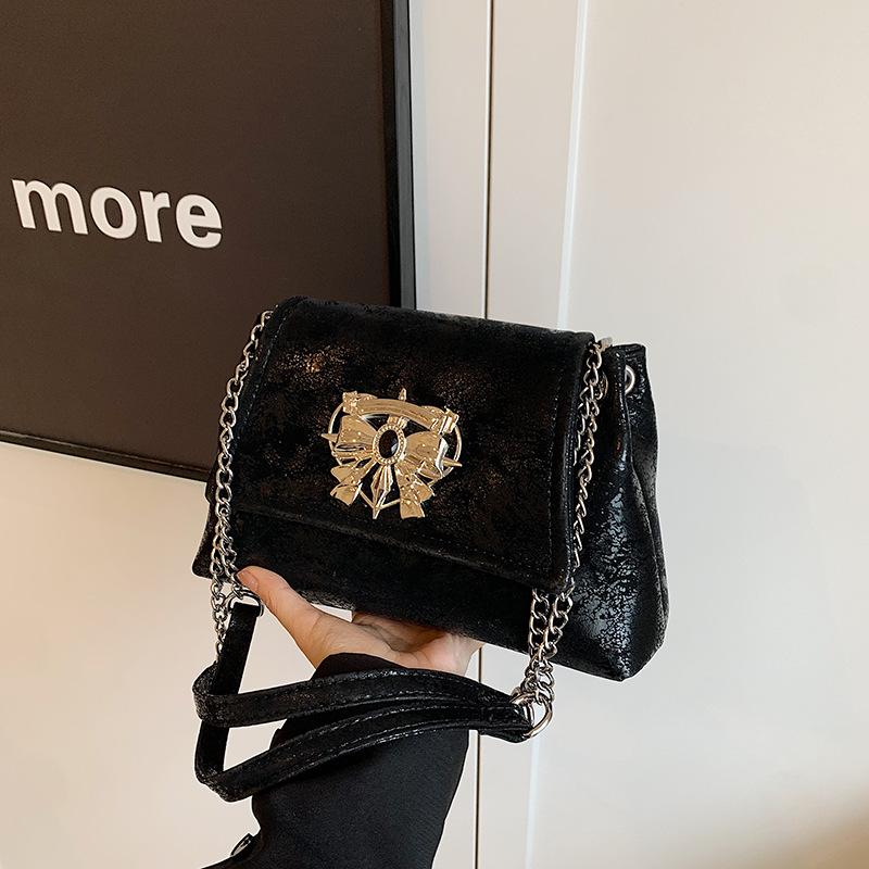 

Fashion versatile underarm bag small square bag women s 2024 new summer niche chain commuter bag single shoulder messenger bag чорний