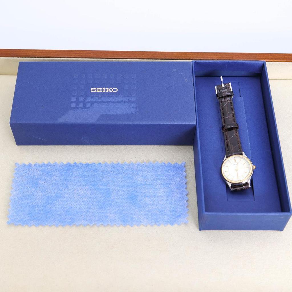 [USED] Working SEIKO Women's Watch, Leather, Battery, Outer Box, Quartz, 1977