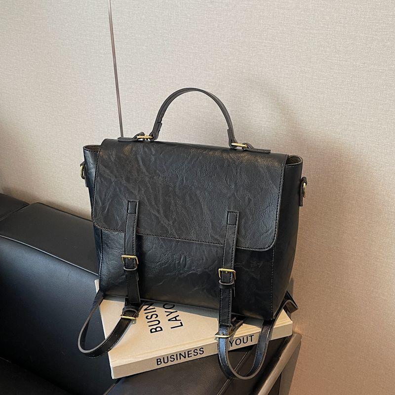 

Стильная и универсальная сумка-мессенджер 2025: Вместительный рюкзак-портфель из ретро-кожи для колледжа и поездок на работу чёрный