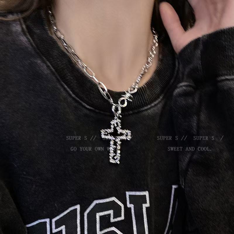 Cross Necklace Men's and Women's Tide Niche Design Men's Sweater Sweater Chain Fresh and Sweet Sweater Chain Premium