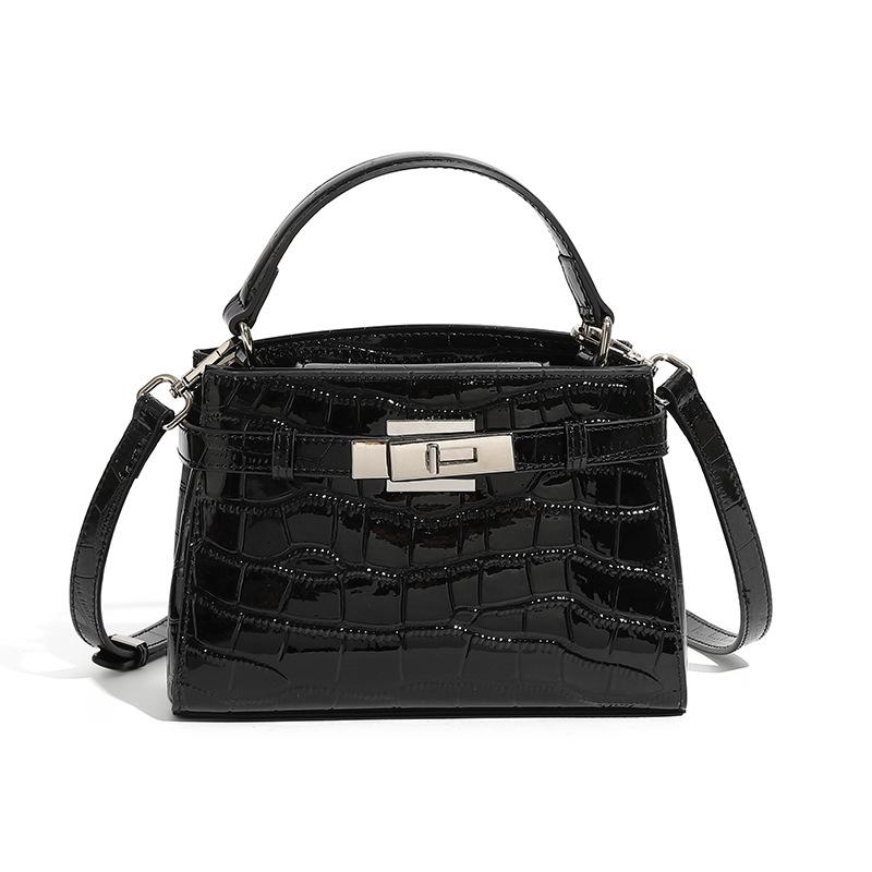 2025 New Style Real Leather Studded Decorative Tassel Lightweight Small Women's Handbag Design Fashion Clutch Women's Single Shoulder