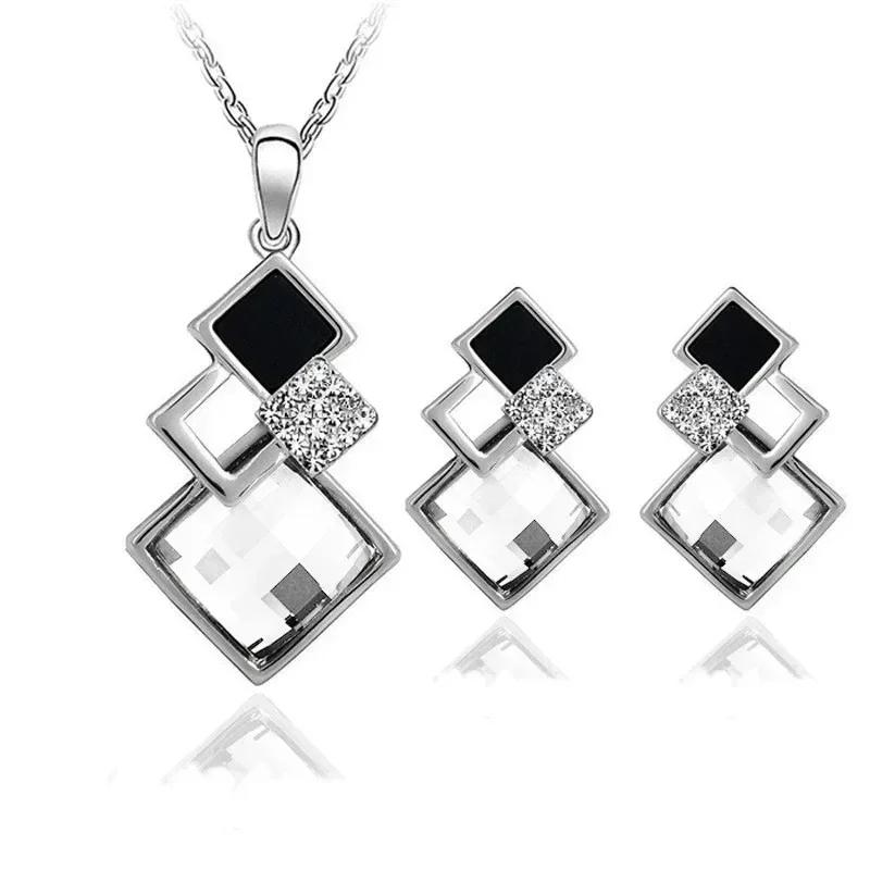 Mode Kreativ Dekoration Koreansk Minimalistisk Fyrkantig Diamant Inlagd Halsband Örhängen Set Nyckelbenskedja Tillbehör Gåvor