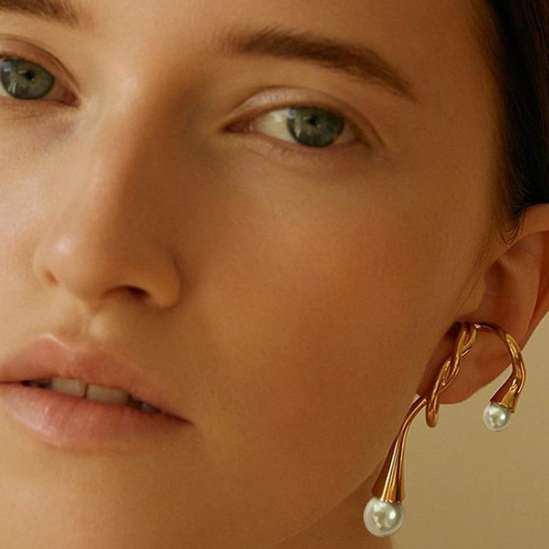 European and American fashionable ladies elegant irregular ear hooks personalized creativity cold style temperament versatile earrings