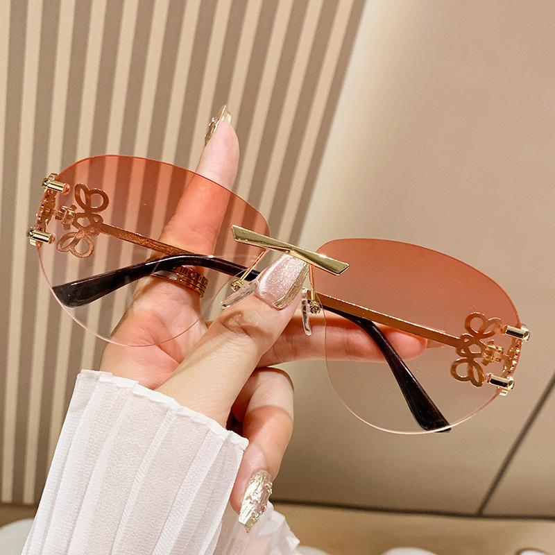 

Солнцезащитные очки Metal Toad Солнцезащитные очки Большая оправа Гетеросексуальное лицо Маленькие солнцезащитные очки Бескаркасная отделка