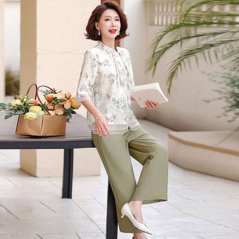 Mom's 2026 Summer Cotton-Linen Short Sleeve Two-Piece Set for Women: Stylish, New Chinese Style, Perfect for Middle-Aged and Elderly.