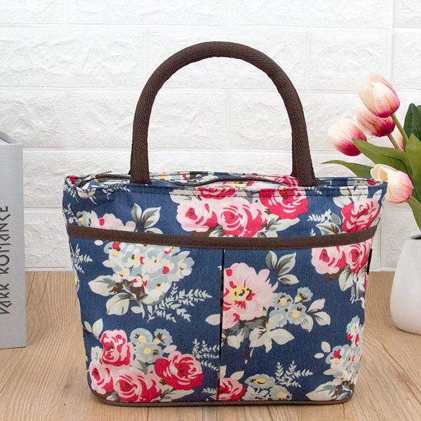 

Водонепроницаемая сумка для мам из ткани Оксфорд — универсальная холщовая сумка для женщин Peony flowers on blue background