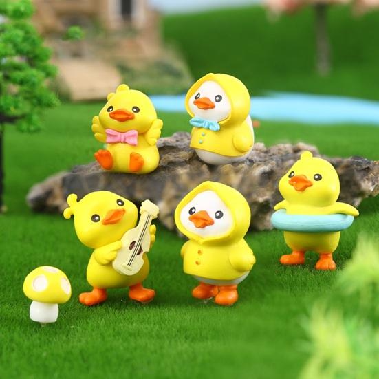 Duck Ornament with Raincoat Cute Plastic DIY Craft Mini Desktop Animal Figurine Statue Figure