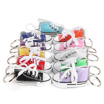 Lot de 11 mini porte-clés en forme de chaussures de sport, décoration à suspendre pour sacs