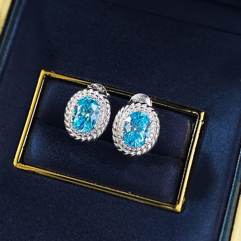 1.5 Carat Sky Blue Threaded Stud Earrings Light Luxury Temperament