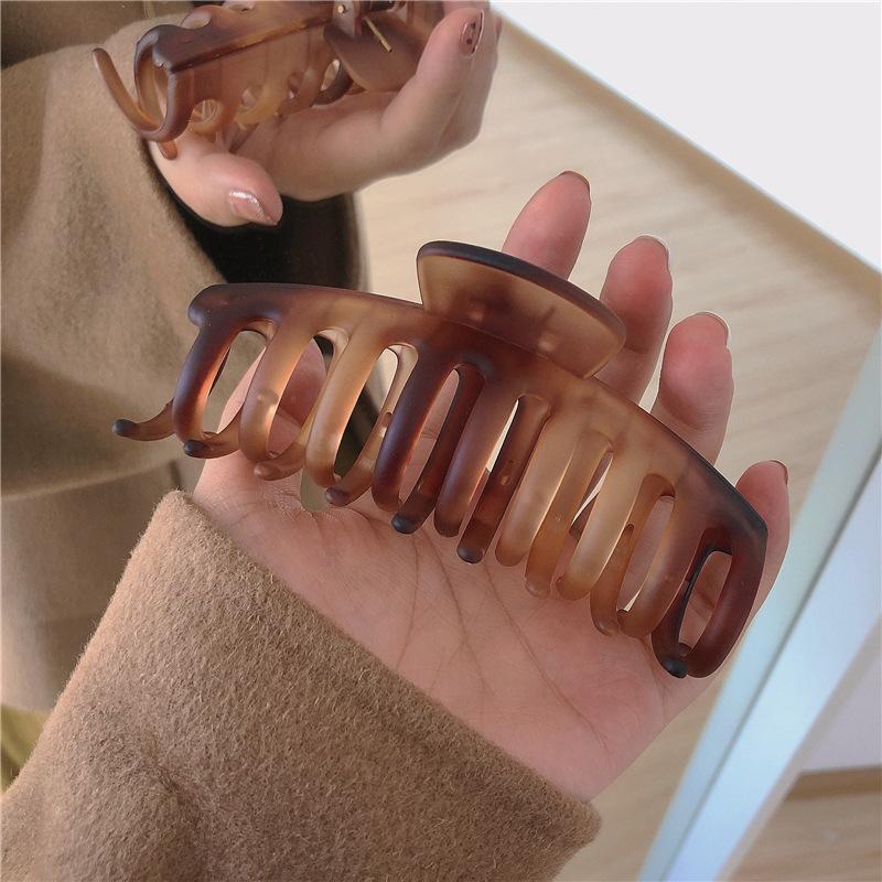 Summer Amber Gentle Matte Large Grab Clip Temperament Brown Scrub Back Head Hairpin Shark Clip