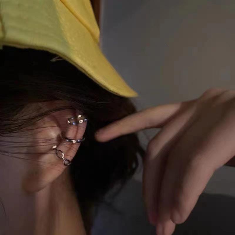 Exquisite, nicht verblassende Clip-Ohrringe: Schlichter & luxuriöser High-End-Stil für Frauen, kein Piercing erforderlich.