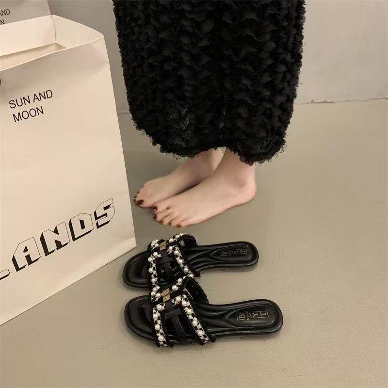 Perle kleiner duftender Wind kühle Hausschuhe Damen Sommerbekleidung 2025 neue flachbodige Fee Strand Ausgehen Ein-Wort kühle Hausschuhe