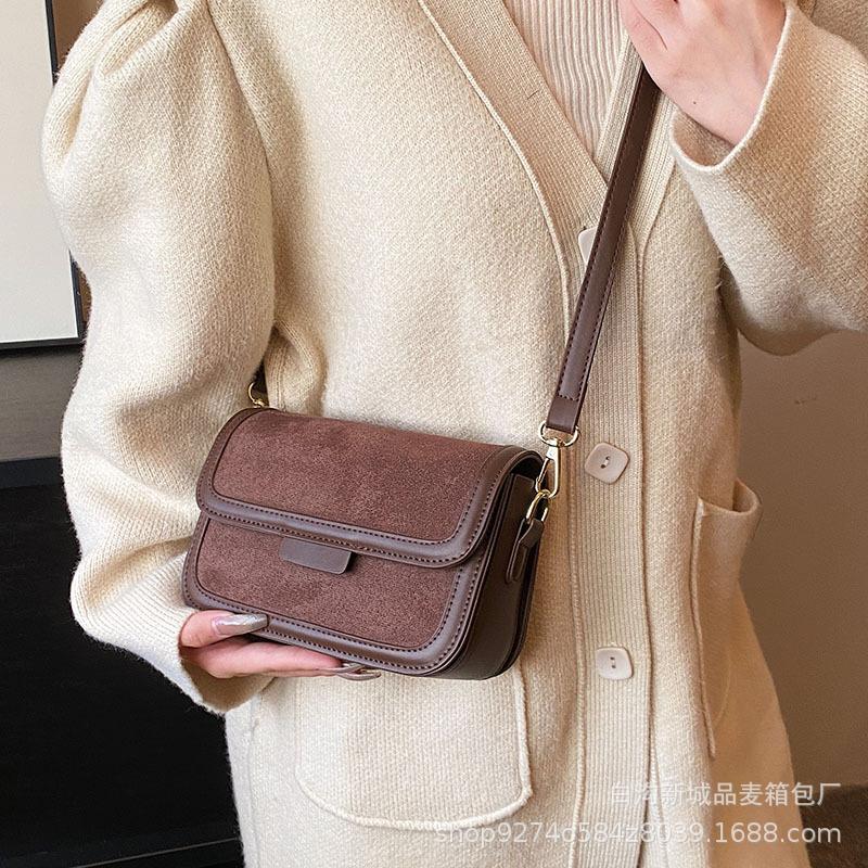This year's popular niche design fashionable small bag women's 2025 new trendy retro suede messenger small square bag