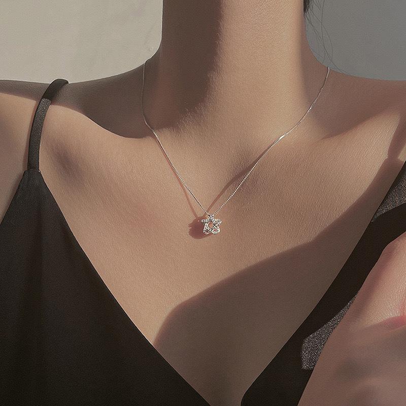 Hollow Star Zircon Necklace Women's Simple High-end Sense Light Luxury Niche Exquisite Pentagram Pendant Collarbone Chain Jewelry