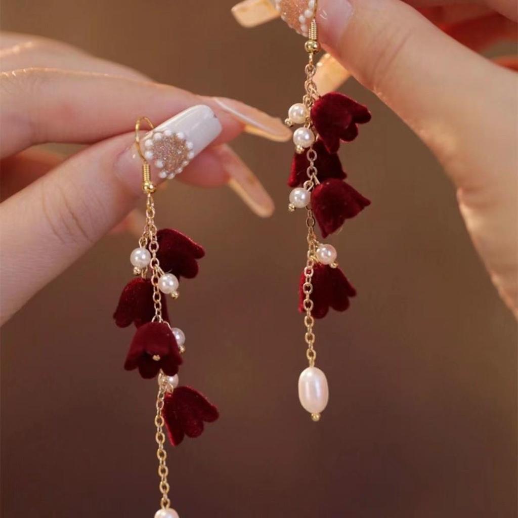2025 New Year Red Velvet Pearl Earrings: Retro Hong Kong Style Whitening Studs for Women