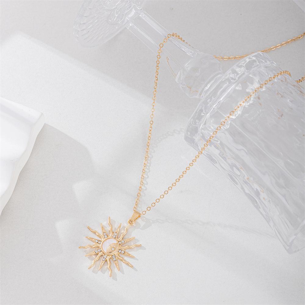 

New European and American Jewelry Fashionable Alloy Moon Pendant Niche and Versatile Sun Set Diamond Necklace Star Necklace 45cm золотий
