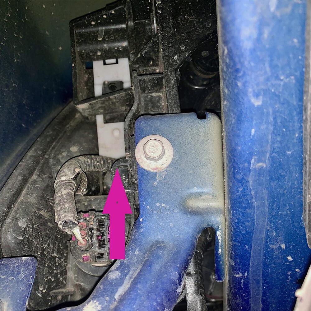 Title: Headlight Mounting Clip