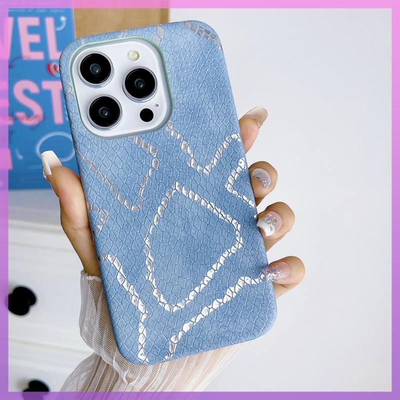 The Silver Ring Python Pattern Is Suitable for The IPhone 13 Case, 14promax Half-pack, IPhone12, and Is Shockproof for 11 Women