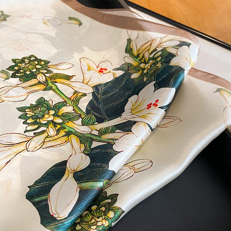 Brand  New Scarf 100% Silk Bandana Women Square Scarves Wrap Kerchief Mulberry Headband Hijab Shawls Foulard Headkerchief