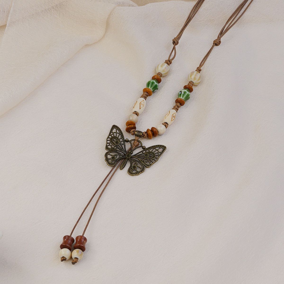 

Factory direct sales Jingdezhen ceramic necklace does not fade light luxury autumn and winter sweater necklace jewelry