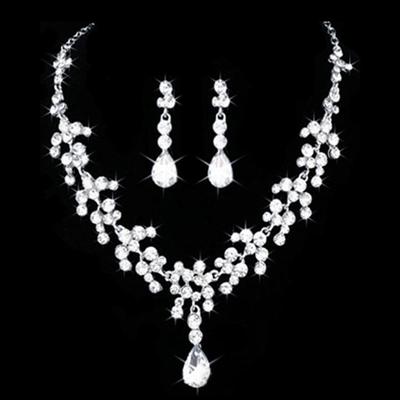 Elegantes japanisches & koreanisches Zirkon-Halsketten- & Ohrring-Set für Bräute