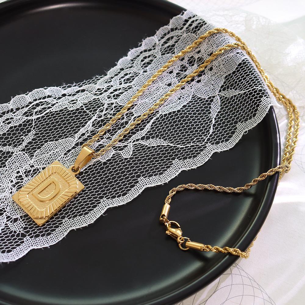 Qiong Yao Hip Hop 26-Letter Square Pendant Necklace, Clavicle Chain, 18K Gold Plated Titanium Steel.