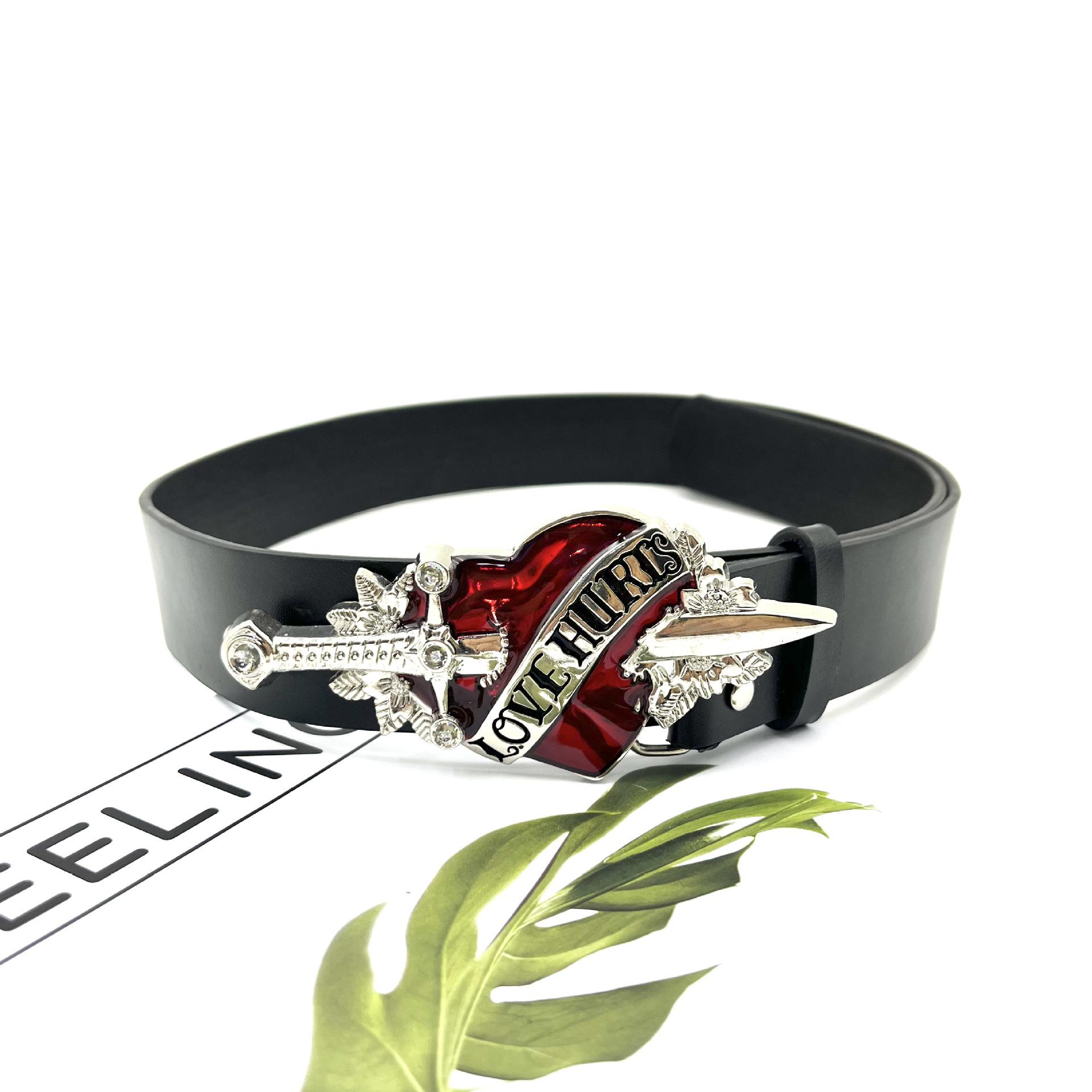 

Пояс с мечом в виде сердца: Пряжка с большой головой, Повседневная и универсальная кожа для мужчин и женщин 103cm x 3.8cm чёрный