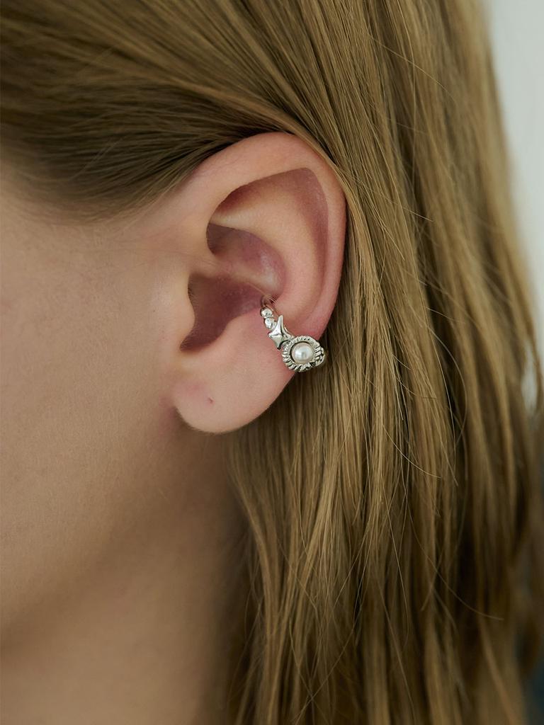 Xiann Sunlight Earcuff