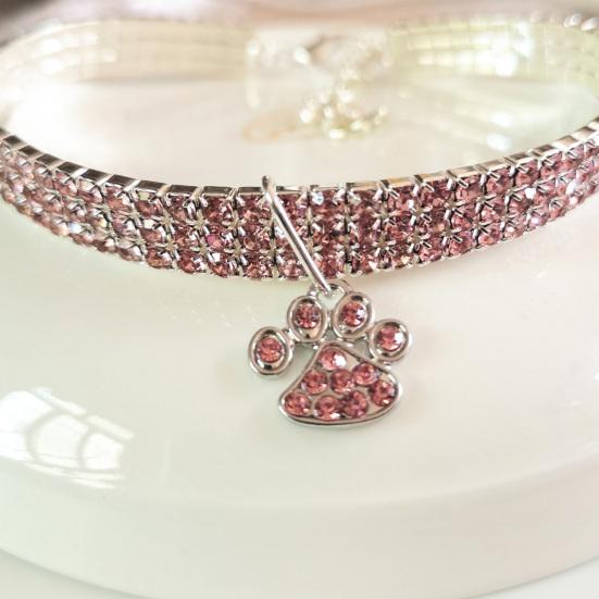 Obojek pro štěně s kostěným přívěskem s lesklým kamínkovým módním náhrdelníkem s koťátkem