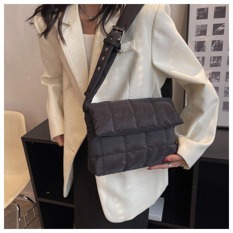 

Сумка-багет из мягкой искусственной кожи с ромбовидной вышивкой, новая коллекция весна-лето 2025, модная женская сумка в стиле ретро 100 чёрный