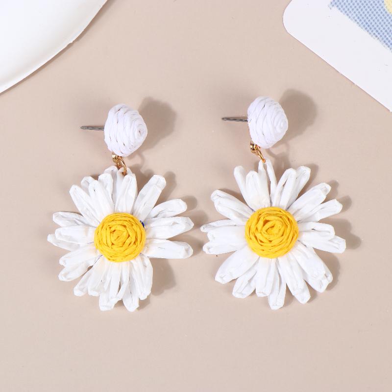 Exaggerated Handmade Retro Rattan Raffia Geometric Earrings Ethnic Style Summer Beach Women'S Tassel Earring