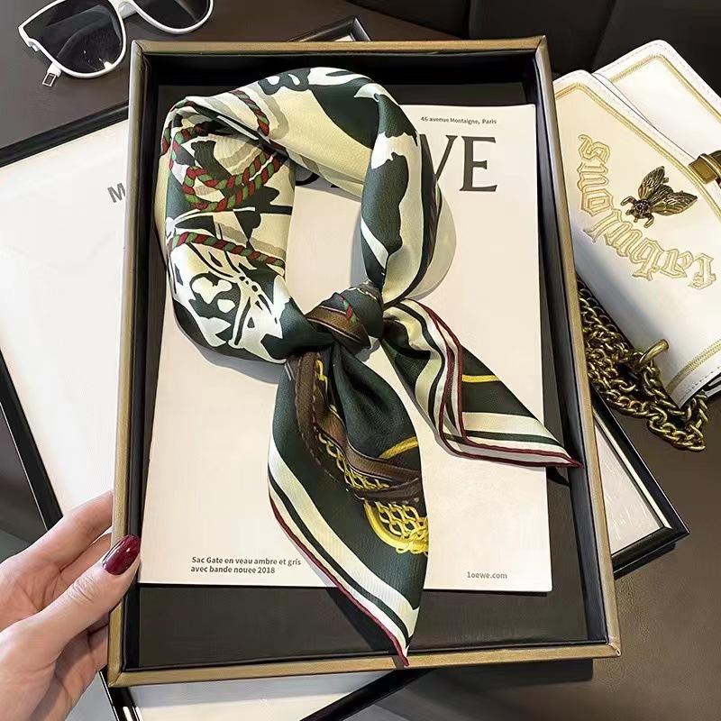 Lite firkantet skjerf nytt silkeskjerf kvinnelig mote allsidig flyvertinne lite halstørkle varmt skjerf