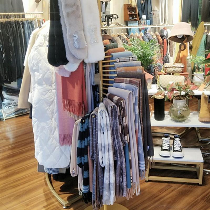 Multifunctional Clothing Store Floor Display Shelf Large Capacity Spiral Iron Scarf Rack Clothing Bag Display Stand
