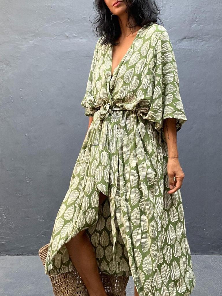 Cardigã Cover-Up de Viscose com Estampa de Folhas e Proteção Solar