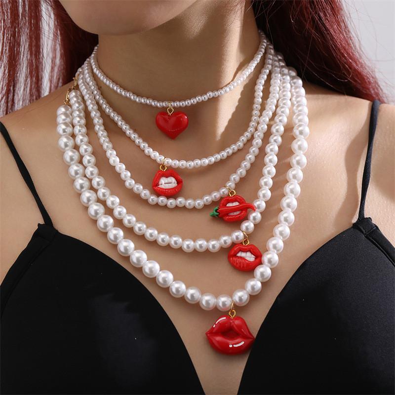 Fashion Lip Pendant Necklace For Women With Resin Charm And Elegant Design