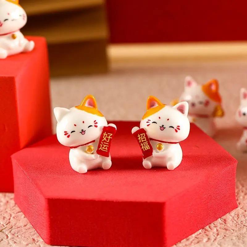 Micro Landscape Ornament: Cute Lucky Cat Resin Craft for Car Console - Free Shipping