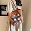 Temperament Niche Popular Contrasting Color Plaid Bag 2025 Winter Commuting Lamb Wool Fashion Versatile Shoulder Handbag