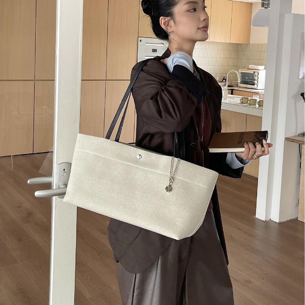 Fashion and casual large-capacity portable women's bags, niche single shoulder armpit bags, high-end cowhide canvas tote bags