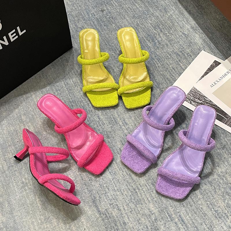 Μόδα 2024 Καλοκαίρι Γαλλικές Γυναικείες Παντόφλες με Ψηλό Τακούνι Κορεάτικες Μυτερές Γυναικείες Ανοιχτές Μυτούλες Μεσαίο Τακούνι Σέξι Σανδάλια Ευέλικτα Ρωμαϊκά Παπούτσια