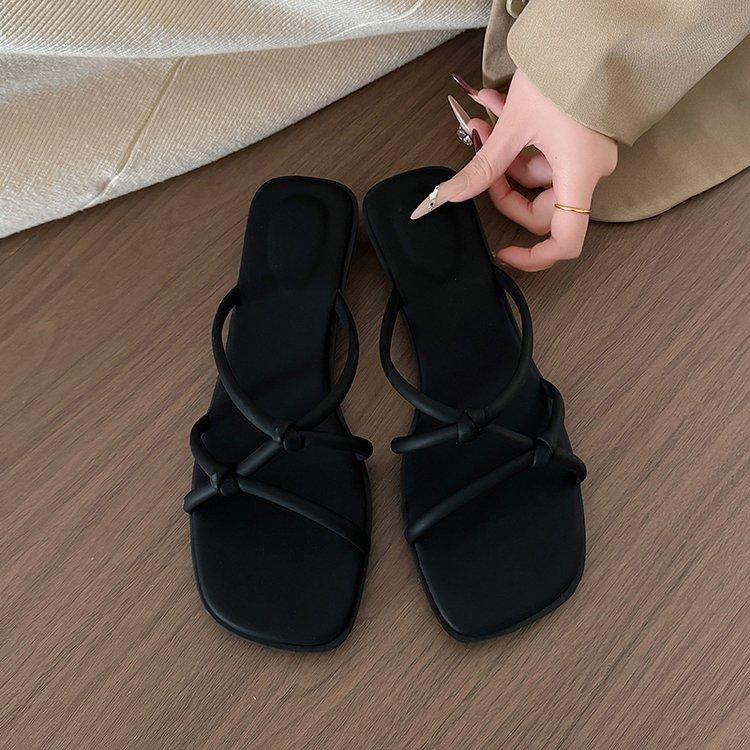 

French evening slippers wear women s shoes in the summer of 2025 new retro thin strap toe beach flat sandals 40 чорний