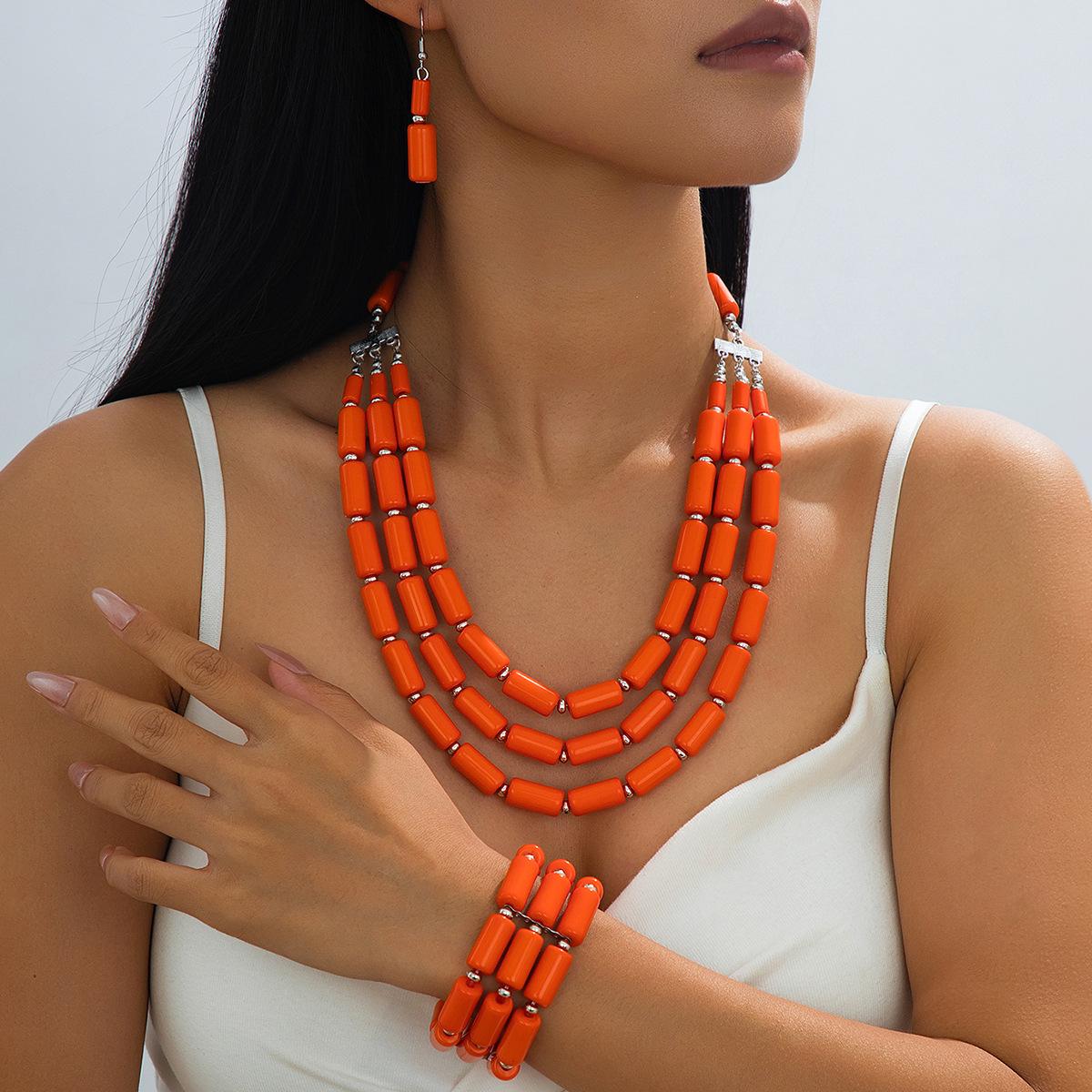 

Преувеличенное многослойное ожерелье ручной работы с красочными акриловыми бусинами