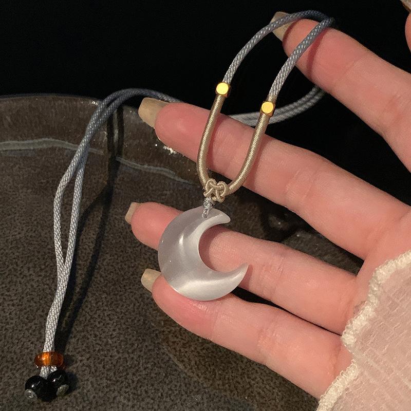 

Vintage Resin Moon Pendant Necklace Simple and Elegant Pendant Necklace for Women Men Goth Jewelry Necklace Best Gift 01