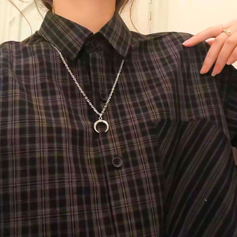 Harajuku Crescent Moon Pendant Necklace: Unisex, Trendy Titanium Steel Necklace and Pendant for Couples.