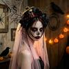 Halloween Ghost Bride Costume Gothic Flower Headband with Veil, Spooky Black Rose Dead Branch Skull Headpiece, Witch Hair Band Day of The Bridal Veil