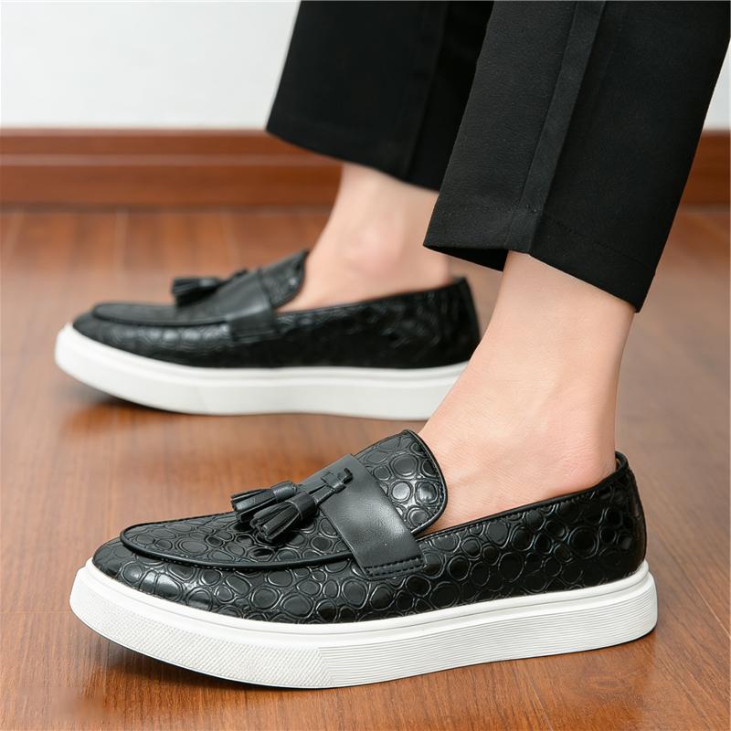 New Luxury Designer Men's Slip on Tassels Loafter Leisure Leather Shoes Male Comfortable Sneakers Tenis Masculino Zapatos Hombre