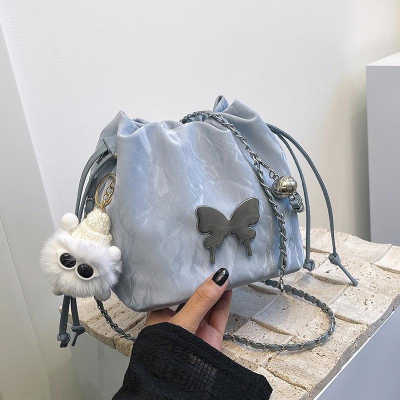 2025 New Spring Popular Chain Small Bag Women's Niche Design Butterfly Messenger Bag Casual Shoulder Bucket Bag