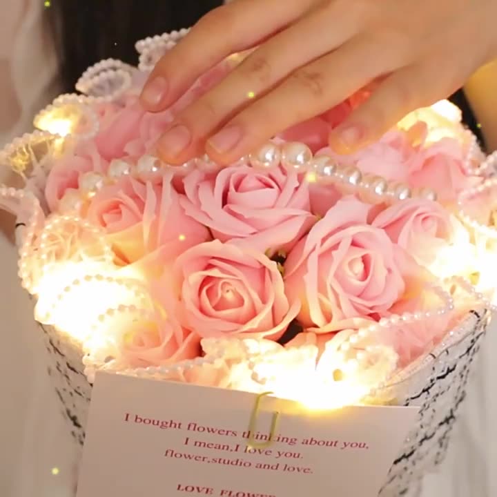 Valentine Mother's Day Birthday Gift Luxury Glowing Artificial Eternal Flowers Carnation Roses Soap Flower Bouquet