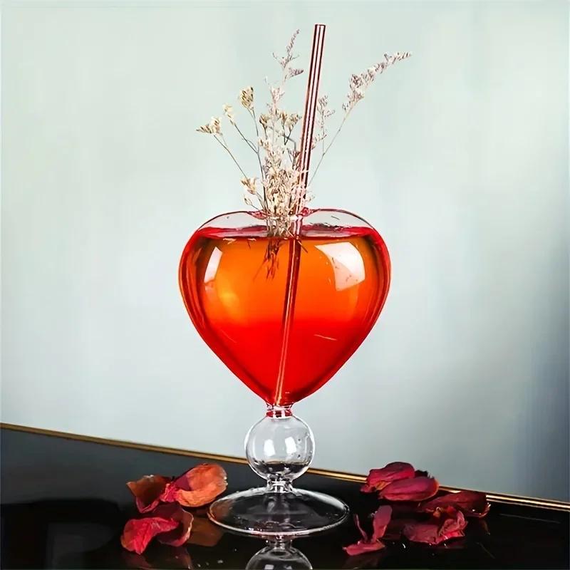 1 Stück herzförmiges Cocktailglas mit Strohhalm, klares Weinglas mit Stiel, kreative Champagnergläser, Trinkbecher für Bar, Pub, Club