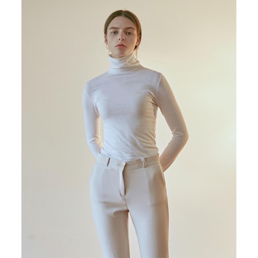 

NICKNICOLE Deep Skinny Turtle TeeСлоновая кость
