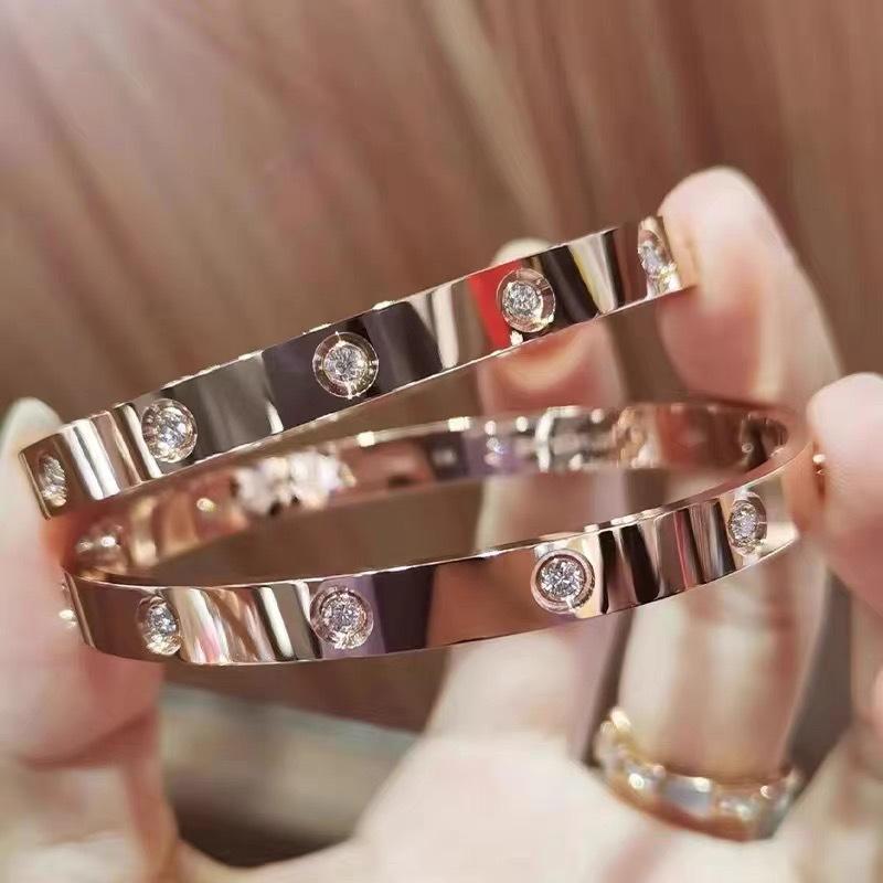 Fashionable Accessories Full Diamond Bracelet for Women